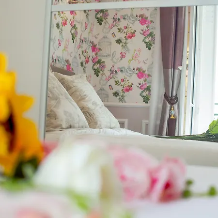 La Maison Gobert Particulier Bed & Breakfast 4*